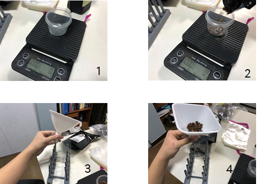 진공 포장 1단계 — 계량 및 깔때기로 원두 투입